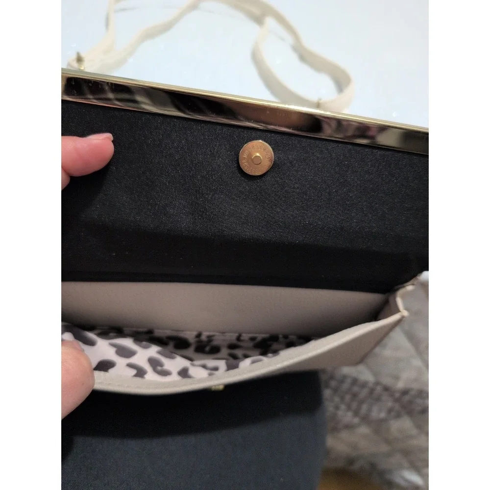 Jessica Simpson Josie Wallet Crossbody Purse Pebble‎ Beige Cream Chain Strap NWT